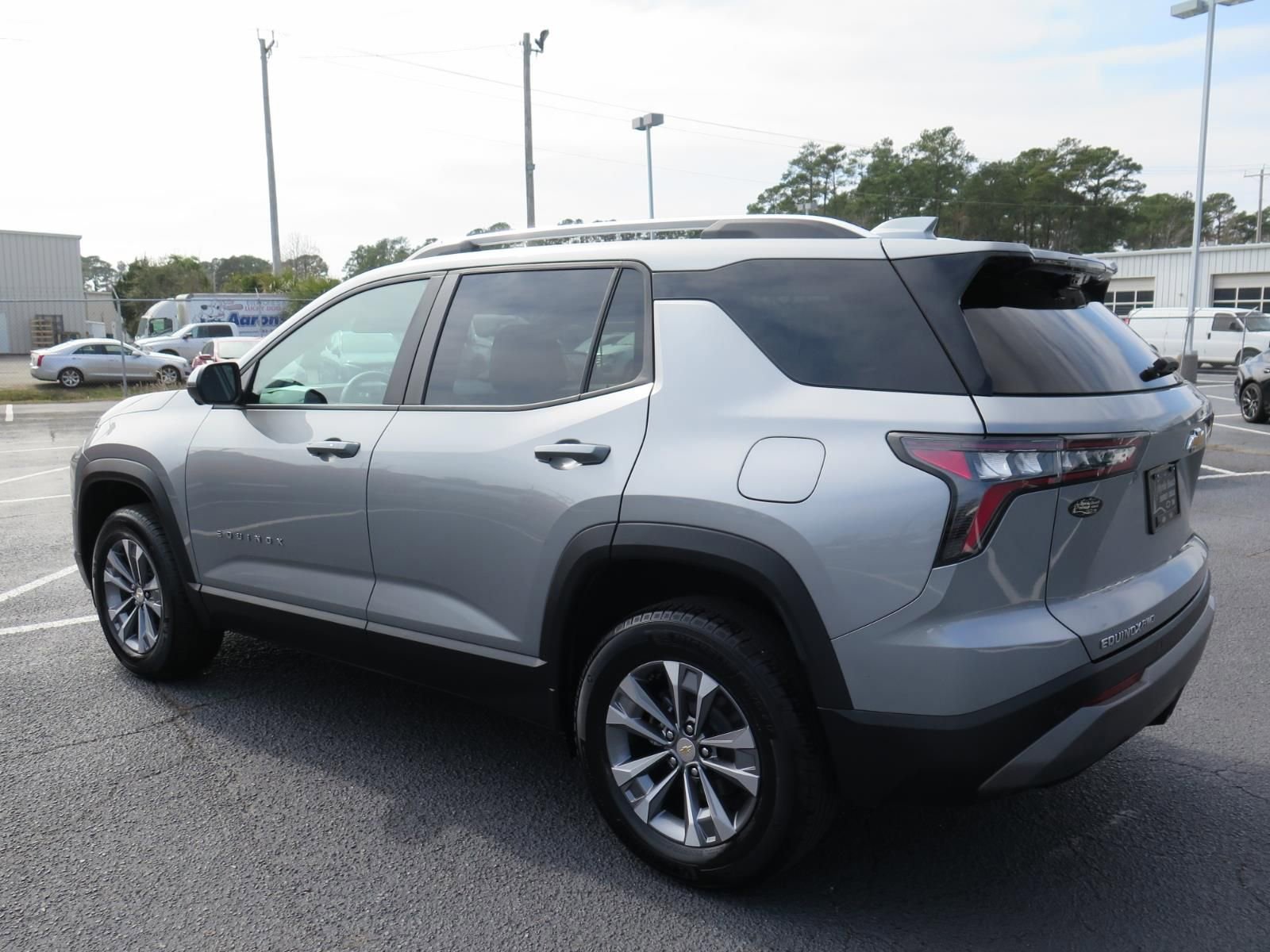 Used 2025 Chevrolet Equinox LT w/ Convenience Package II image 5