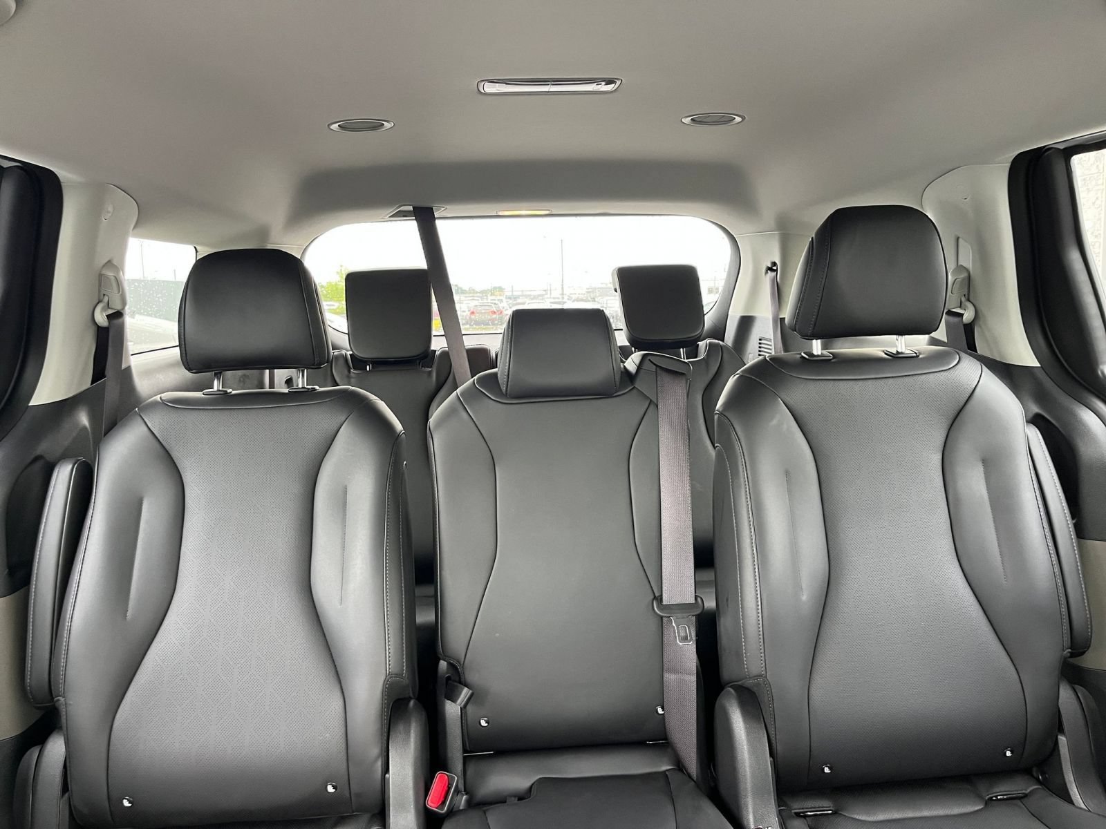 Used 2026 Kia Carnival FWD image 40
