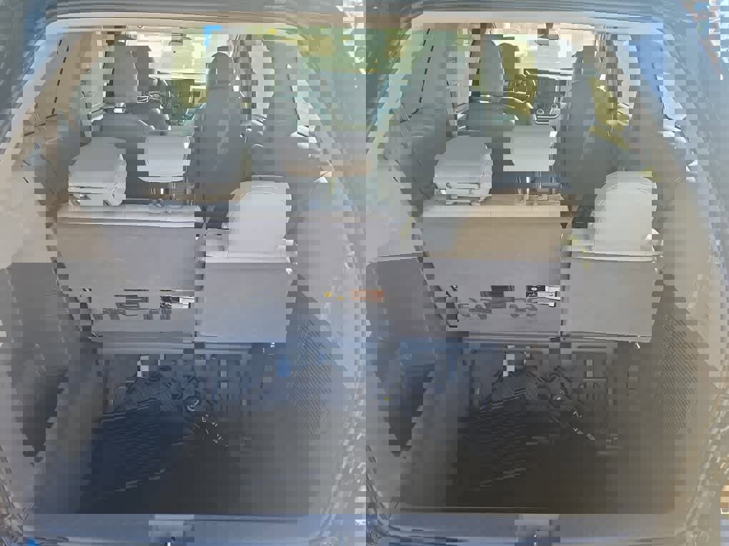 Used 2020 Toyota Sienna L image 9