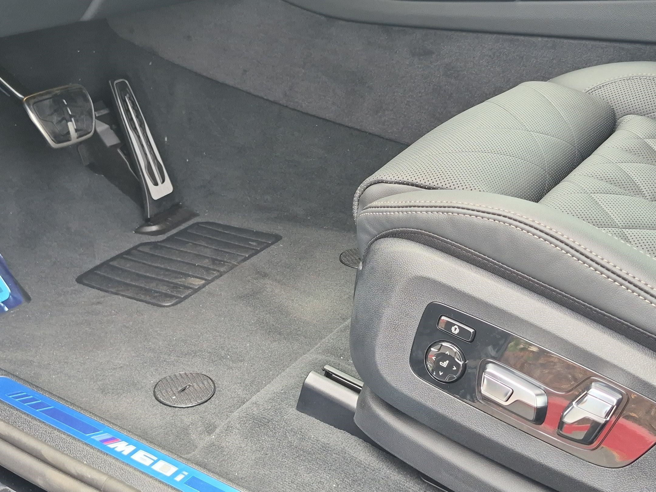 New 2027 BMW X6 M60i AWD/4WD image 17