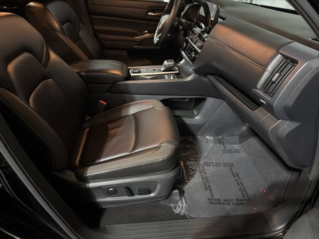 Used 2025 Nissan Pathfinder SL AWD/4WD image 23