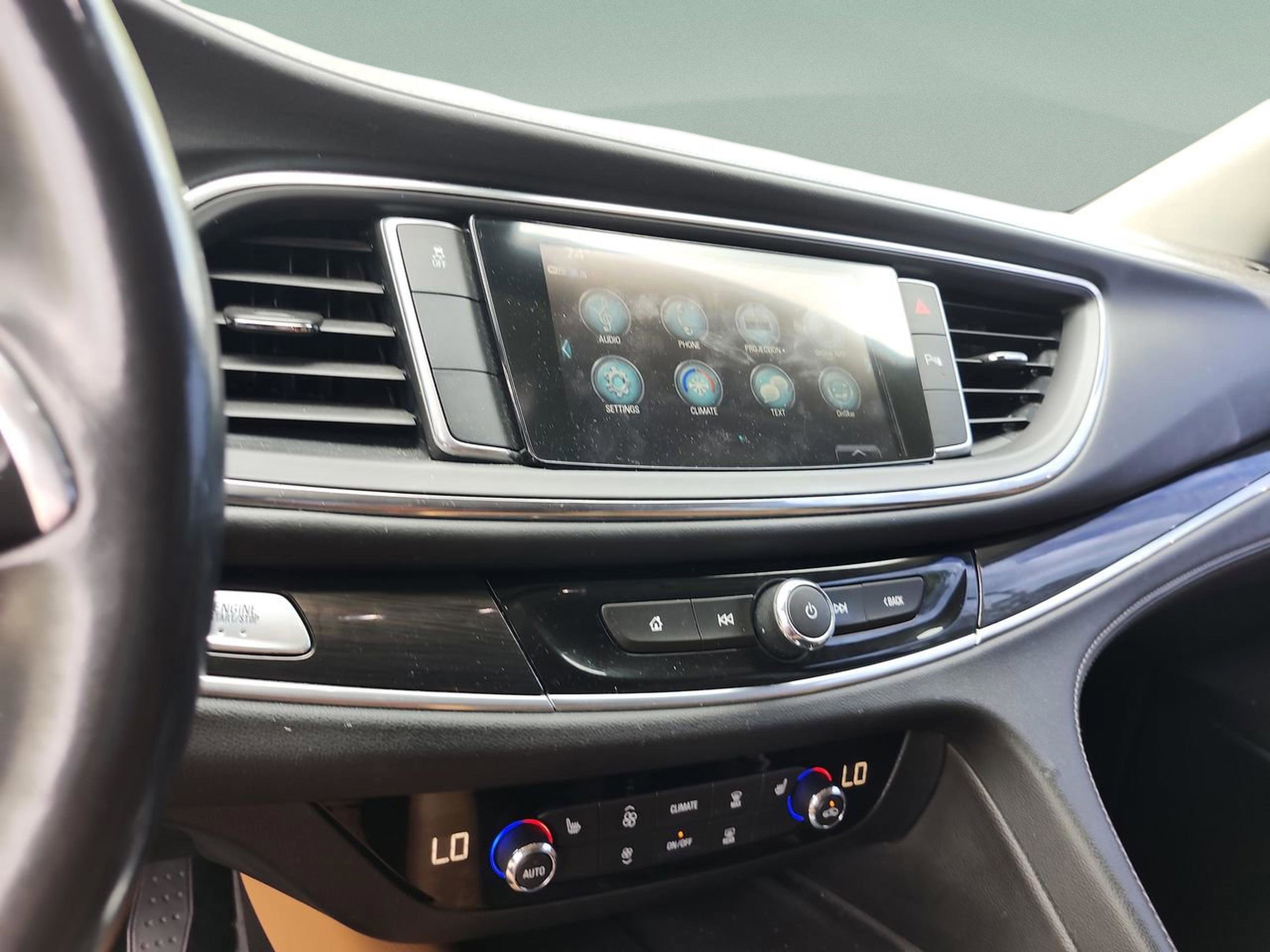 Used 2018 Buick Enclave Essence image 11