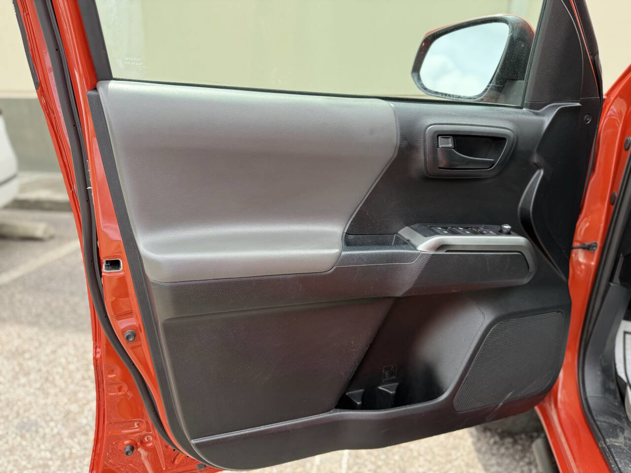 Used 2017 Toyota Tacoma SR5 image 11