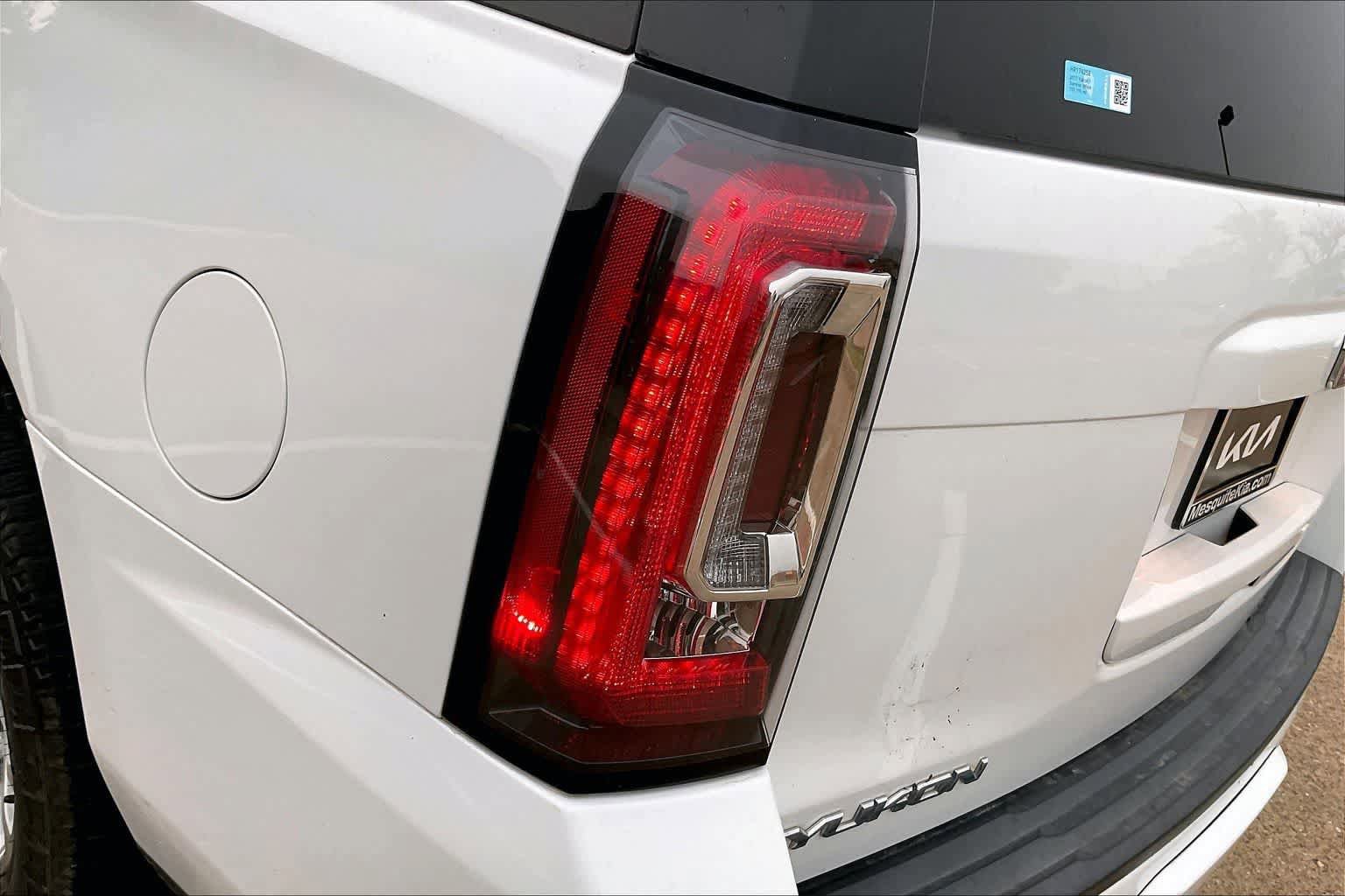 Used 2017 GMC Yukon SLT AWD/4WD image 29