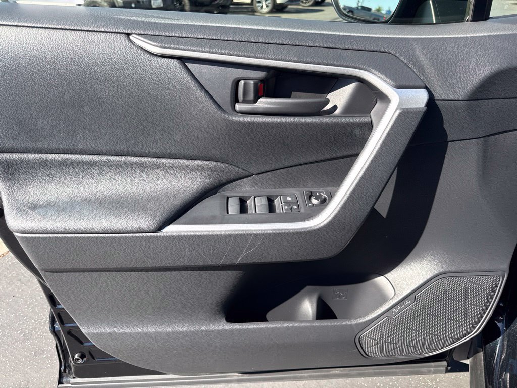 Certified 2025 Toyota RAV4 LE FWD image 21