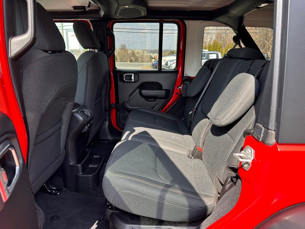 Used 2024 Jeep Wrangler Unlimited image 23