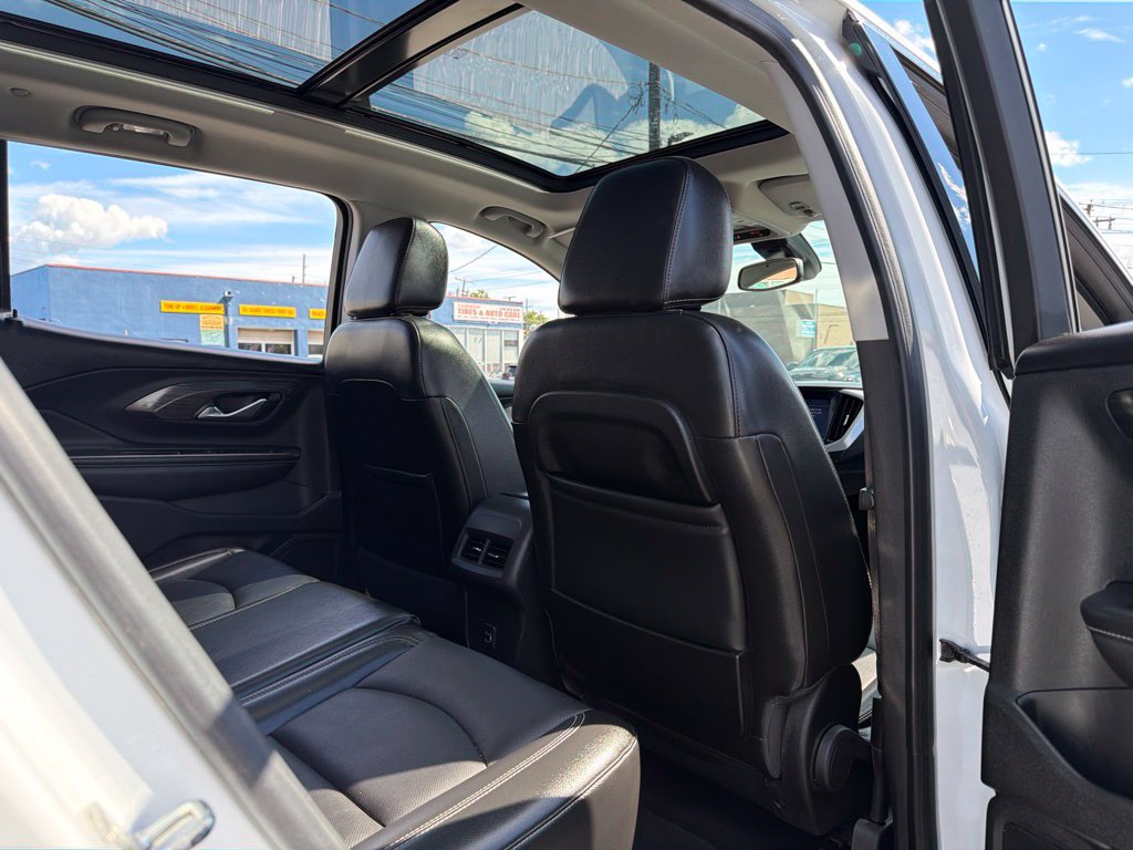 Used 2022 GMC Terrain SLT w/ Infotainment Package II AWD/4WD image 23