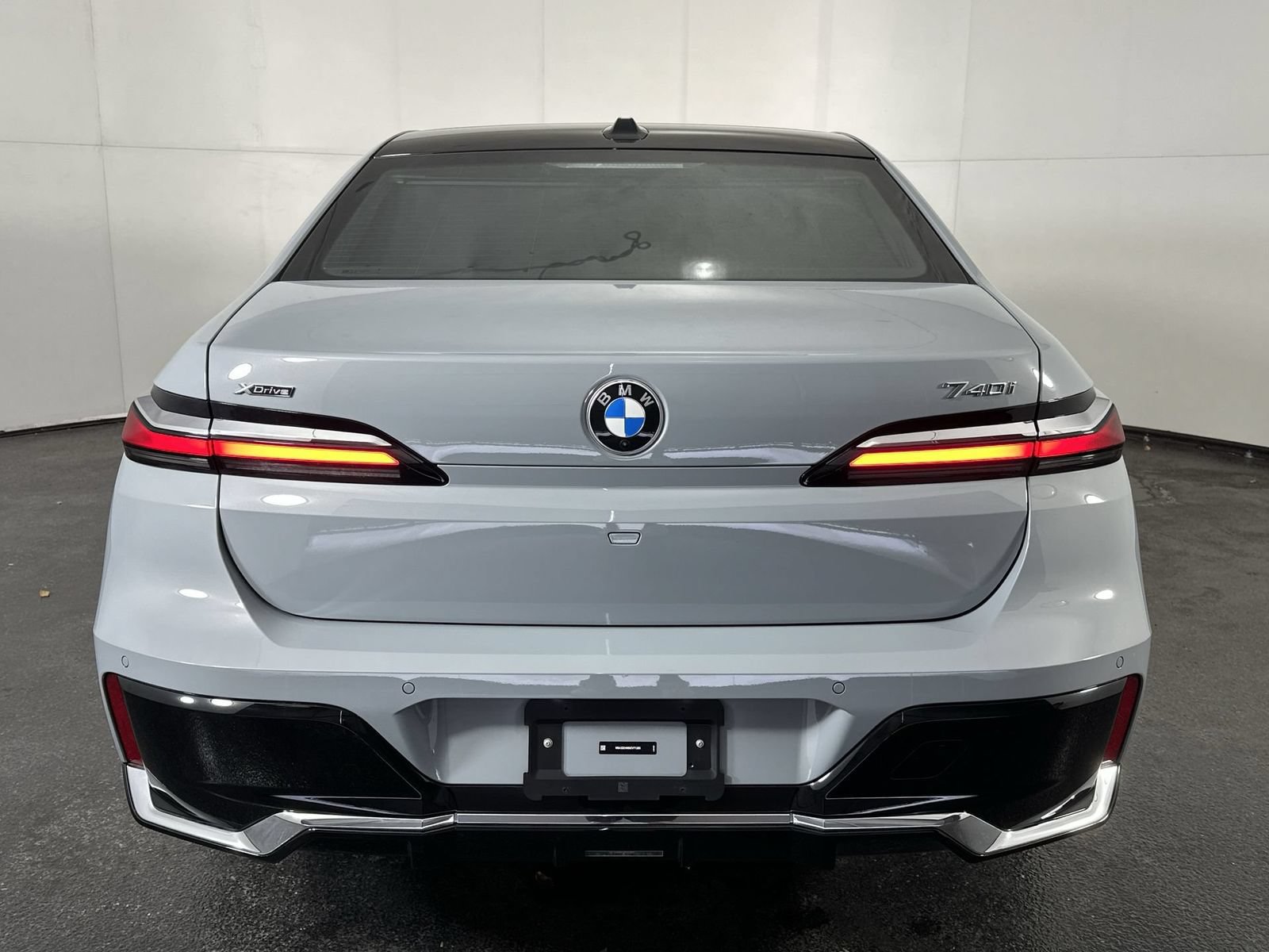 Used 2025 BMW 740i xDrive AWD/4WD image 7