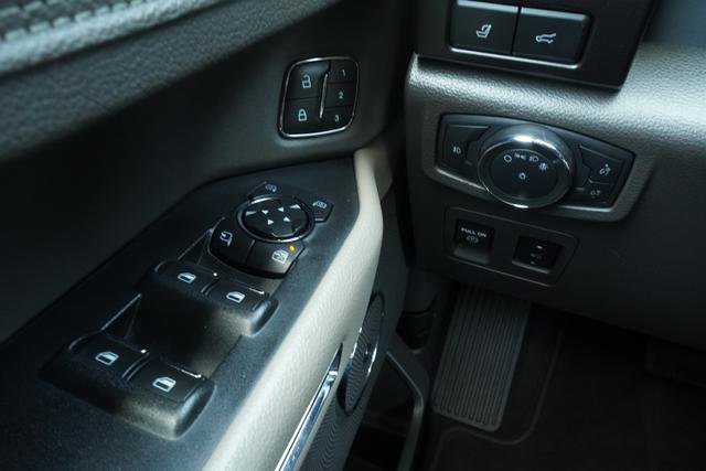 Used 2020 Ford Expedition Limited w/ Equipment Group 302A AWD/4WD image 17