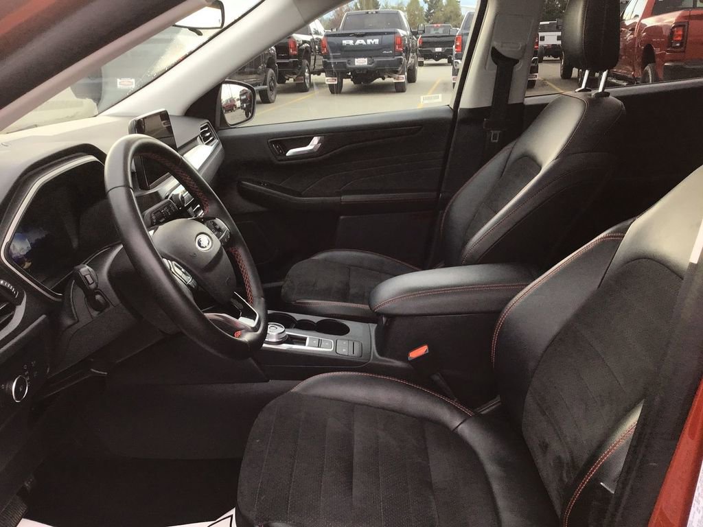 Used 2022 Ford Escape SEL w/ SEL Stealth AWD Package image 12