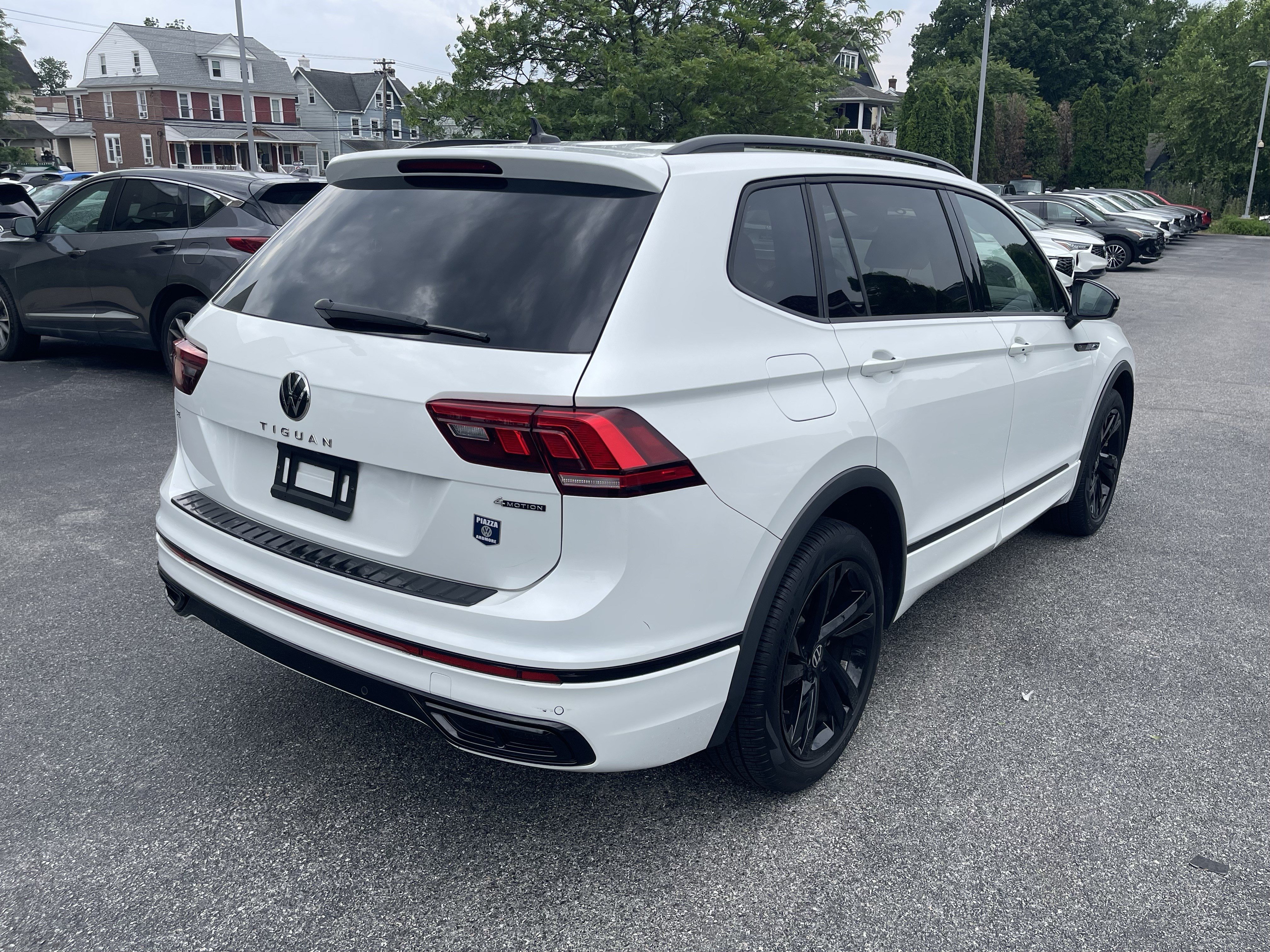 Used 2024 Volkswagen Tiguan SE R-Line AWD/4WD image 7