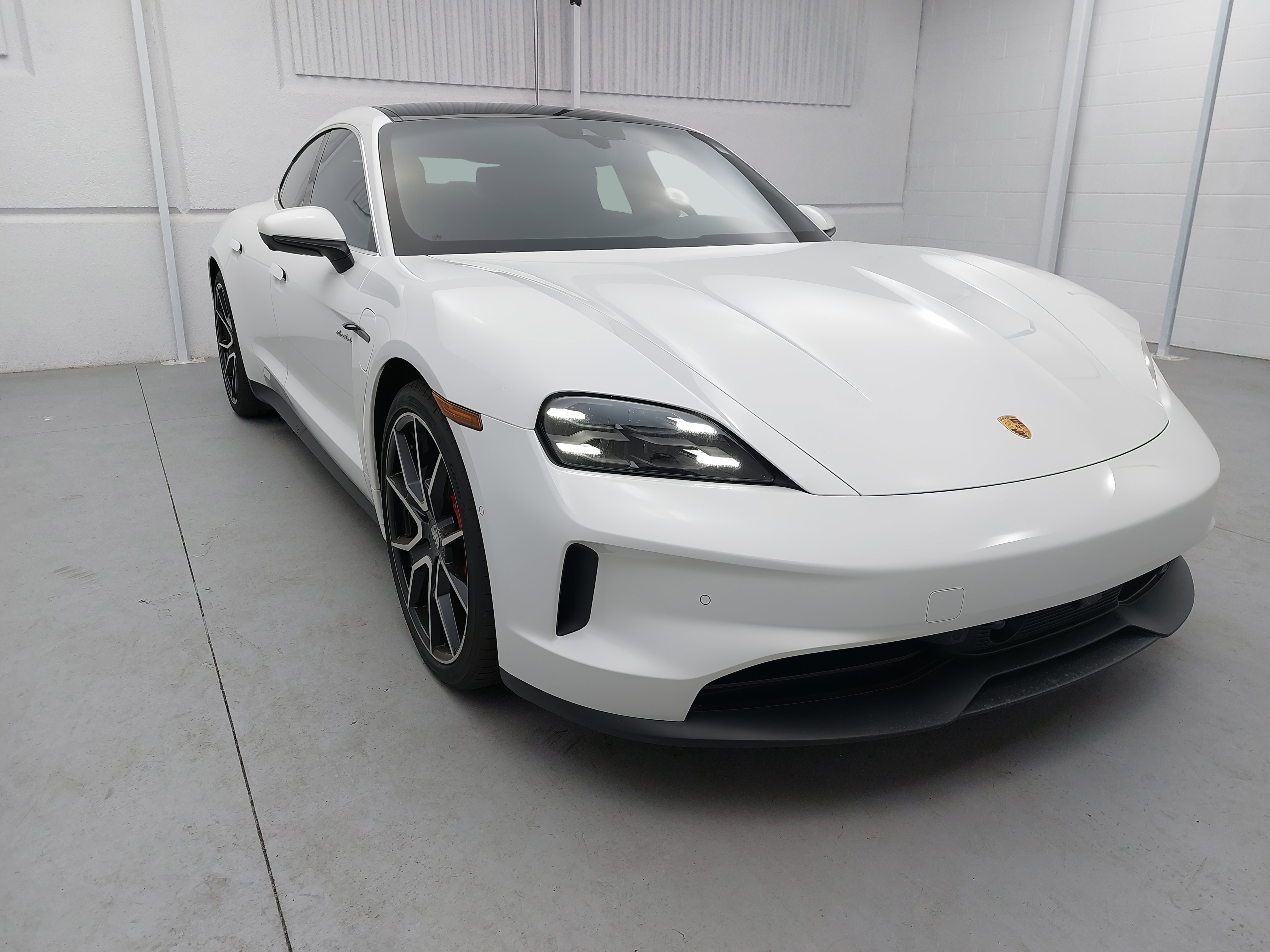 New 2025 Porsche Taycan 4S image 9