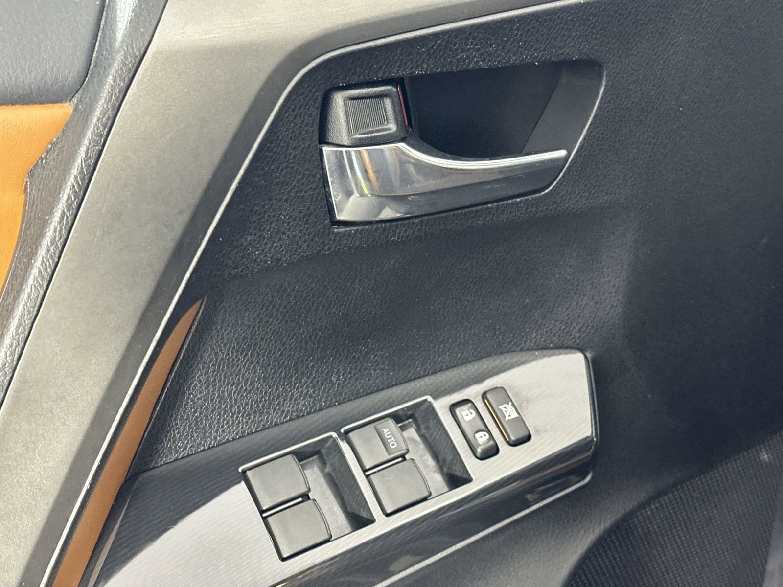 Used 2017 Toyota RAV4 SE image 17