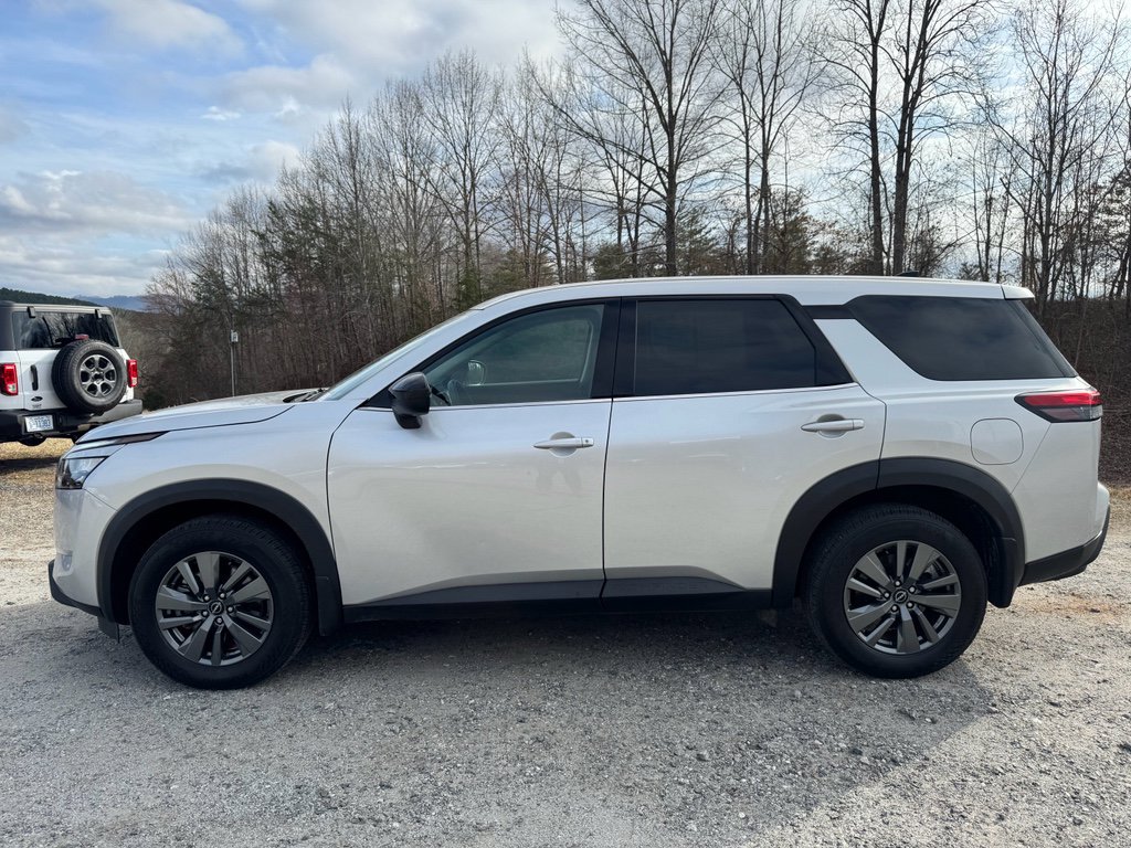 Used 2024 Nissan Pathfinder S image 4