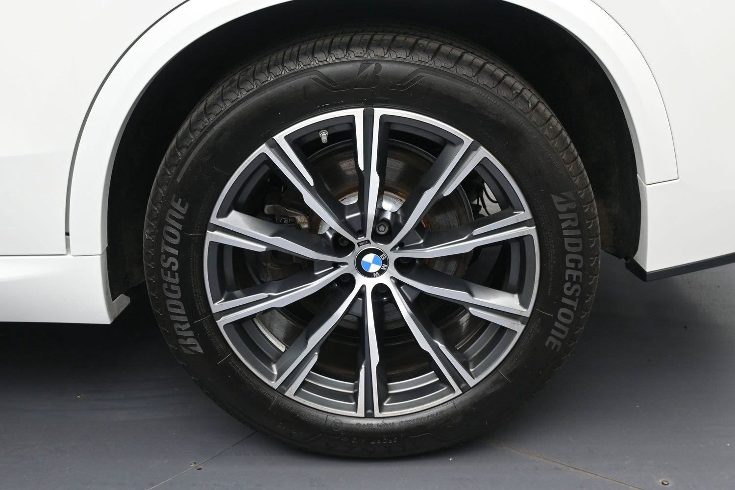 Used 2024 BMW X5 xDrive40i w/ M Sport Package AWD/4WD image 16