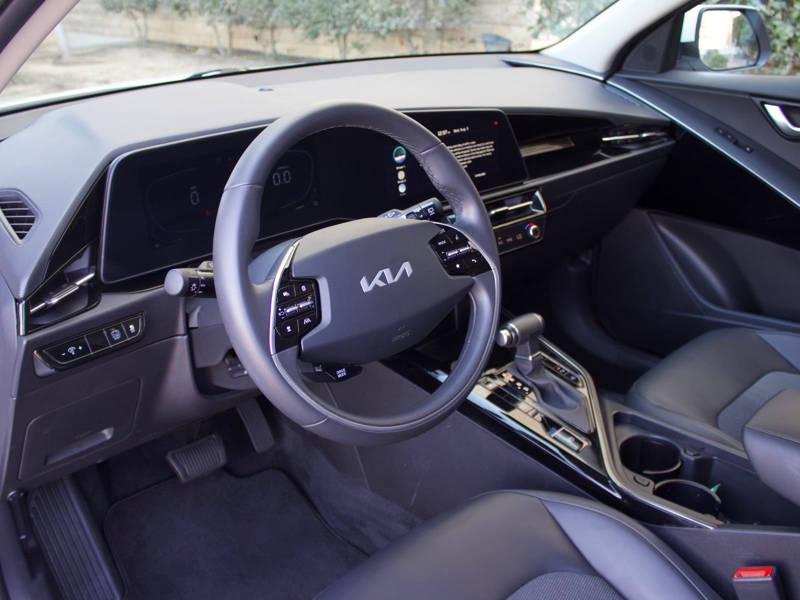 Used 2025 Kia Niro EX FWD image 9