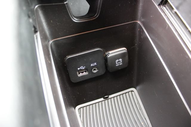 Used 2015 Chrysler 200 S FWD image 21