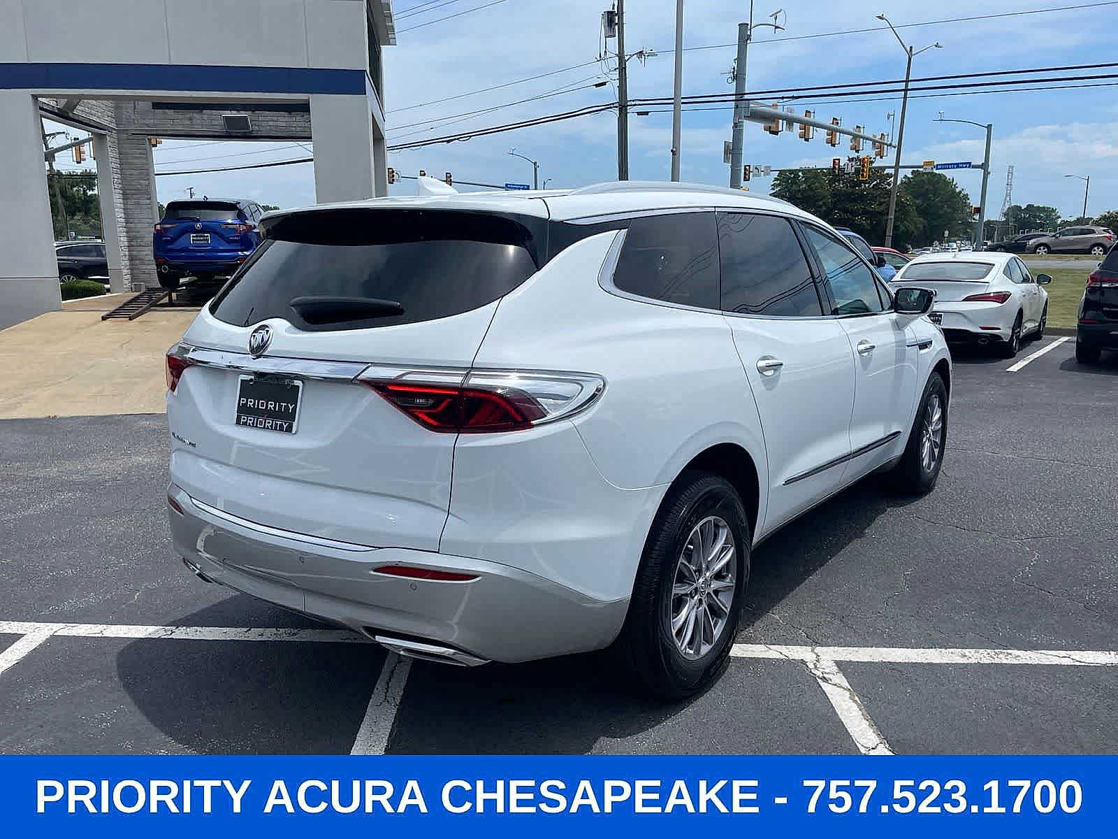 Used 2023 Buick Enclave Essence FWD image 5