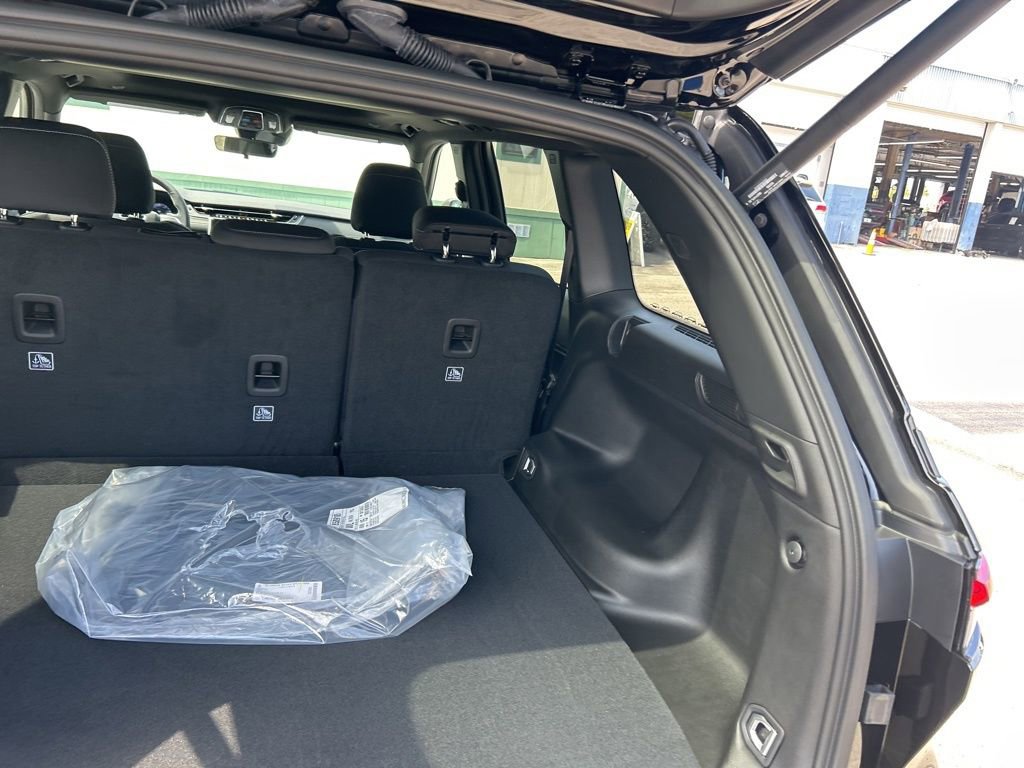 New 2025 Jeep Grand Cherokee Laredo X w/ Luxury Tech Group I image 30
