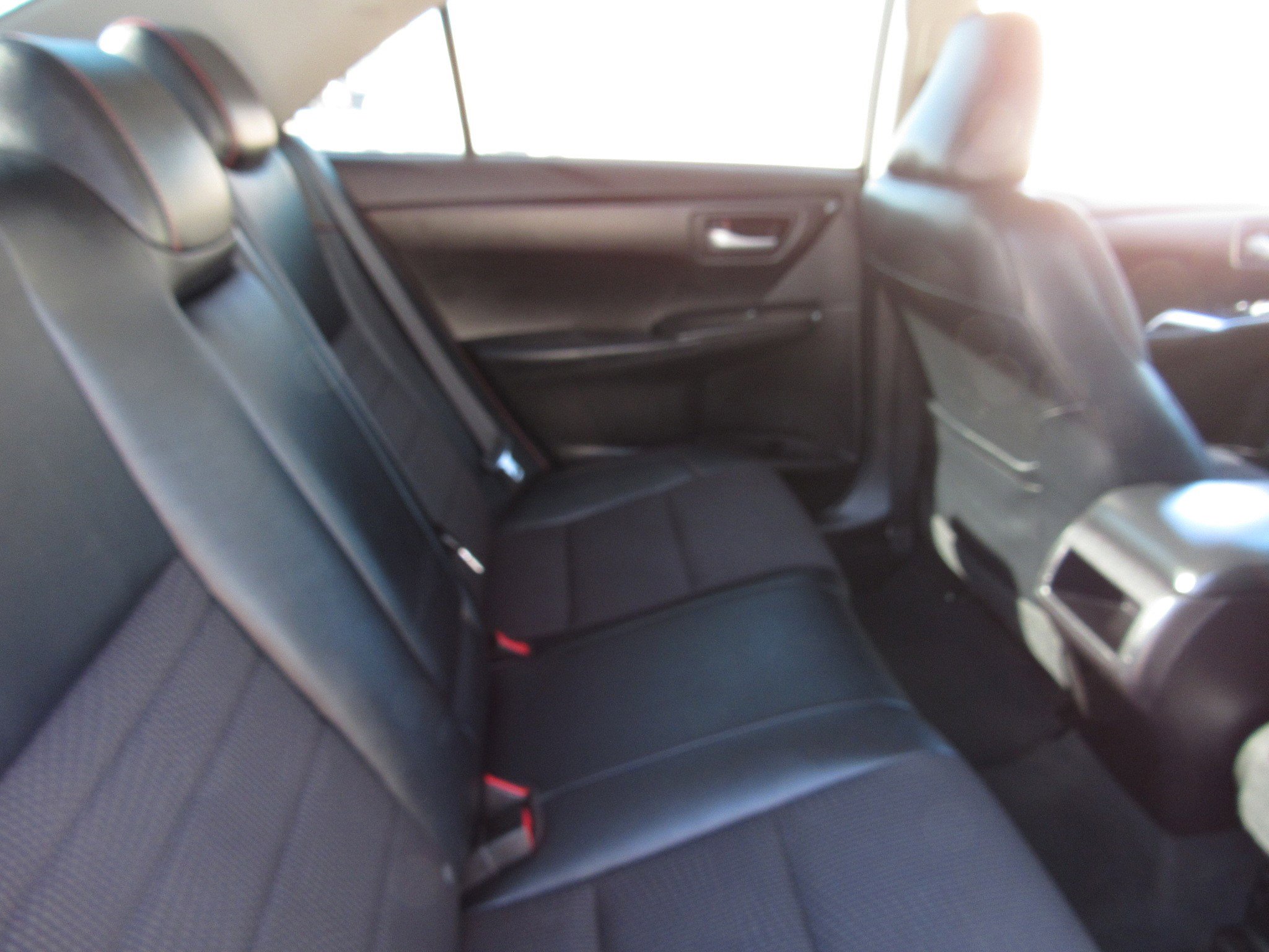 Used 2016 Toyota Camry image 11