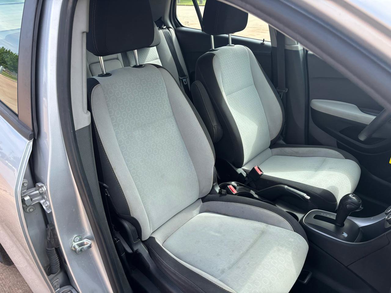 Used 2019 Chevrolet Trax LS w/ LPO, Cargo Package FWD image 8