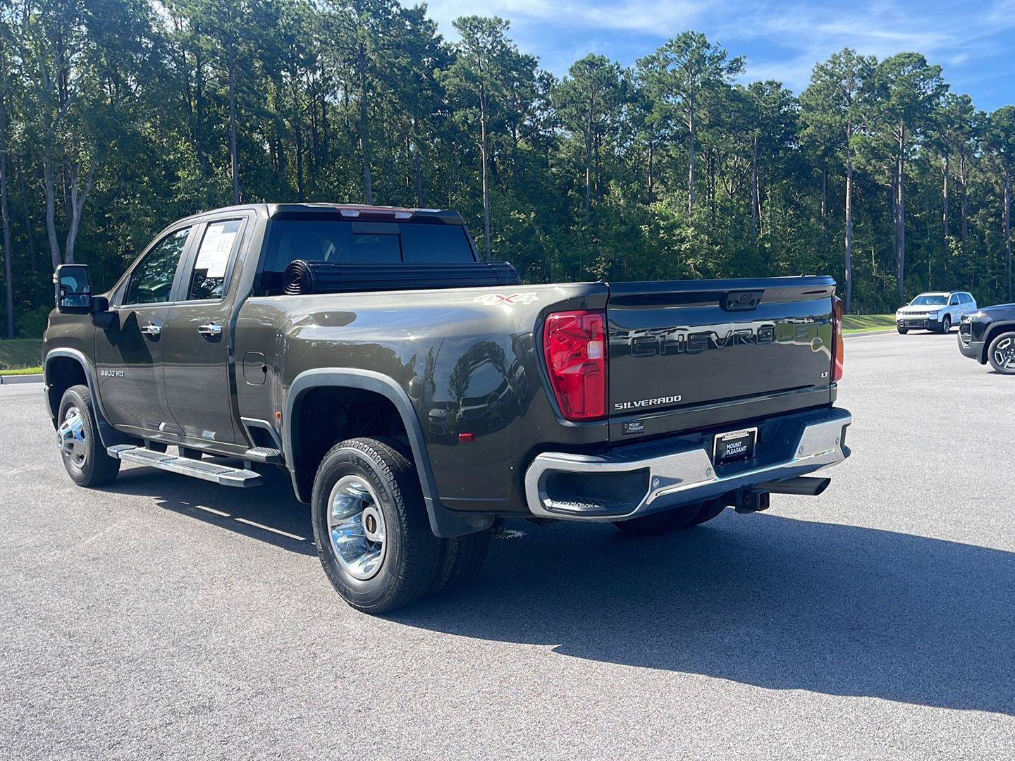 Used 2022 Chevrolet Silverado 3500 LT w/ All Star Edition AWD/4WD image 6