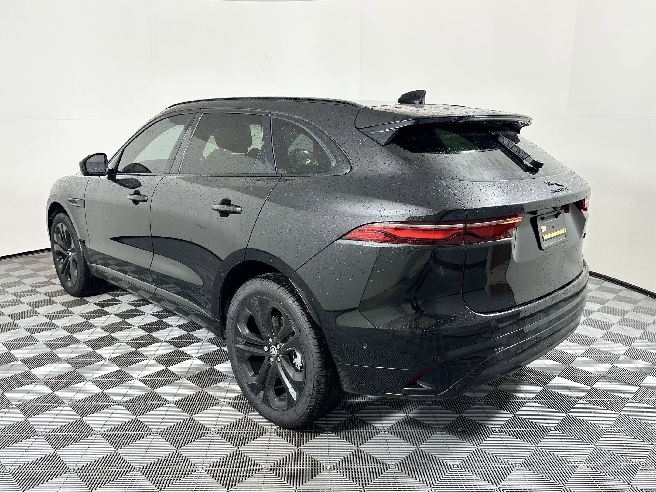 Used 2026 Jaguar F-PACE R-Dynamic S image 3