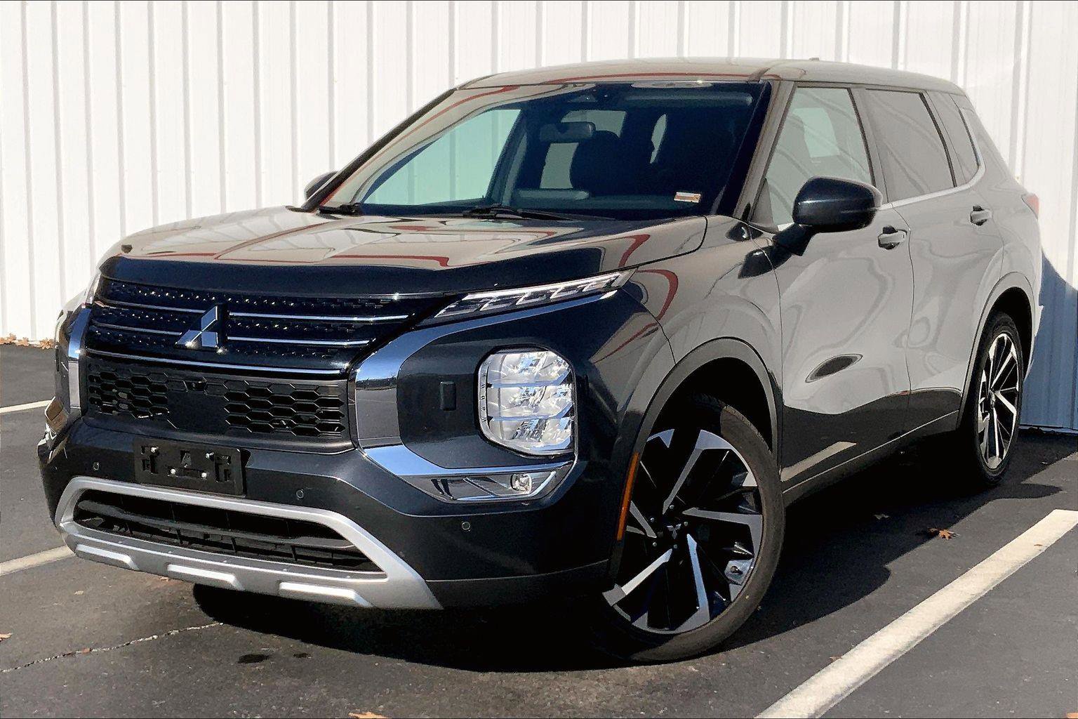 Used 2024 Mitsubishi Outlander SE