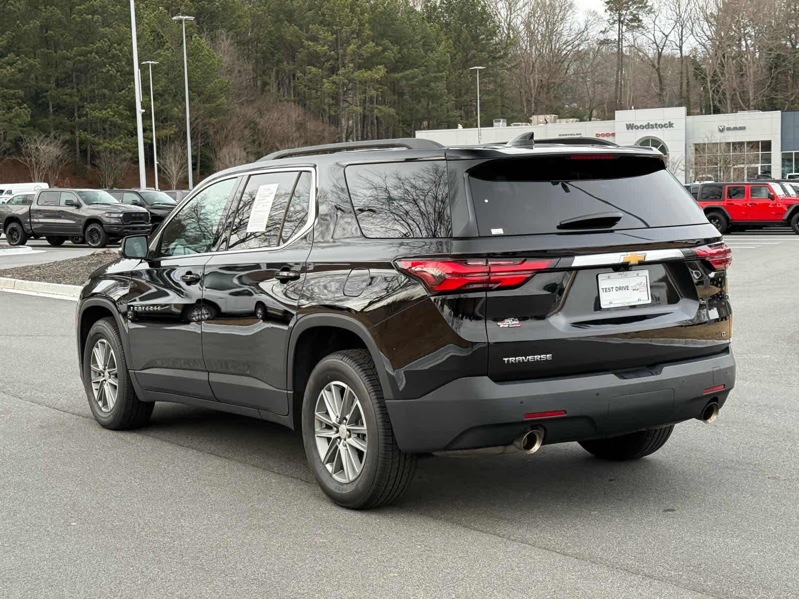Used 2023 Chevrolet Traverse LT image 4