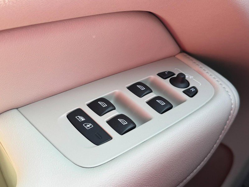 New 2026 Volvo XC60 B5 Ultra w/ Climate Package image 16