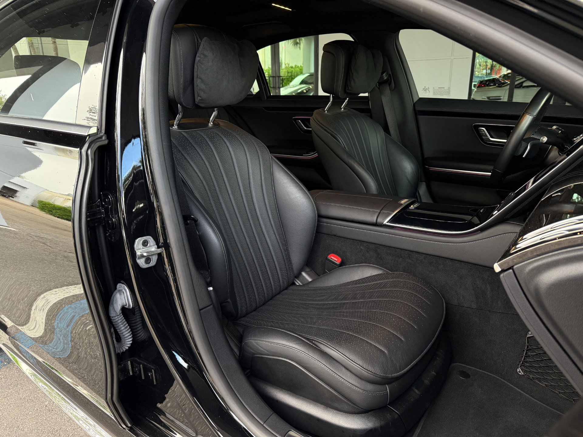Used 2022 Mercedes-Benz S 500 4MATIC w/ AMG Line Package image 26