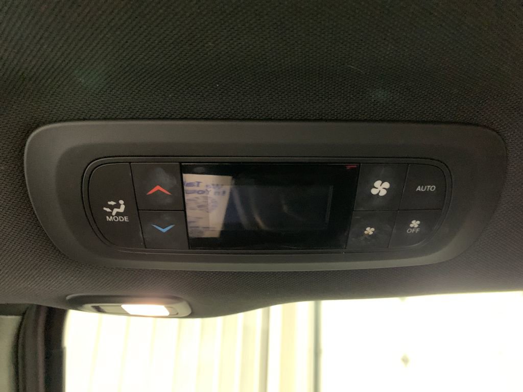 Used 2020 Chrysler Pacifica Limited FWD image 22