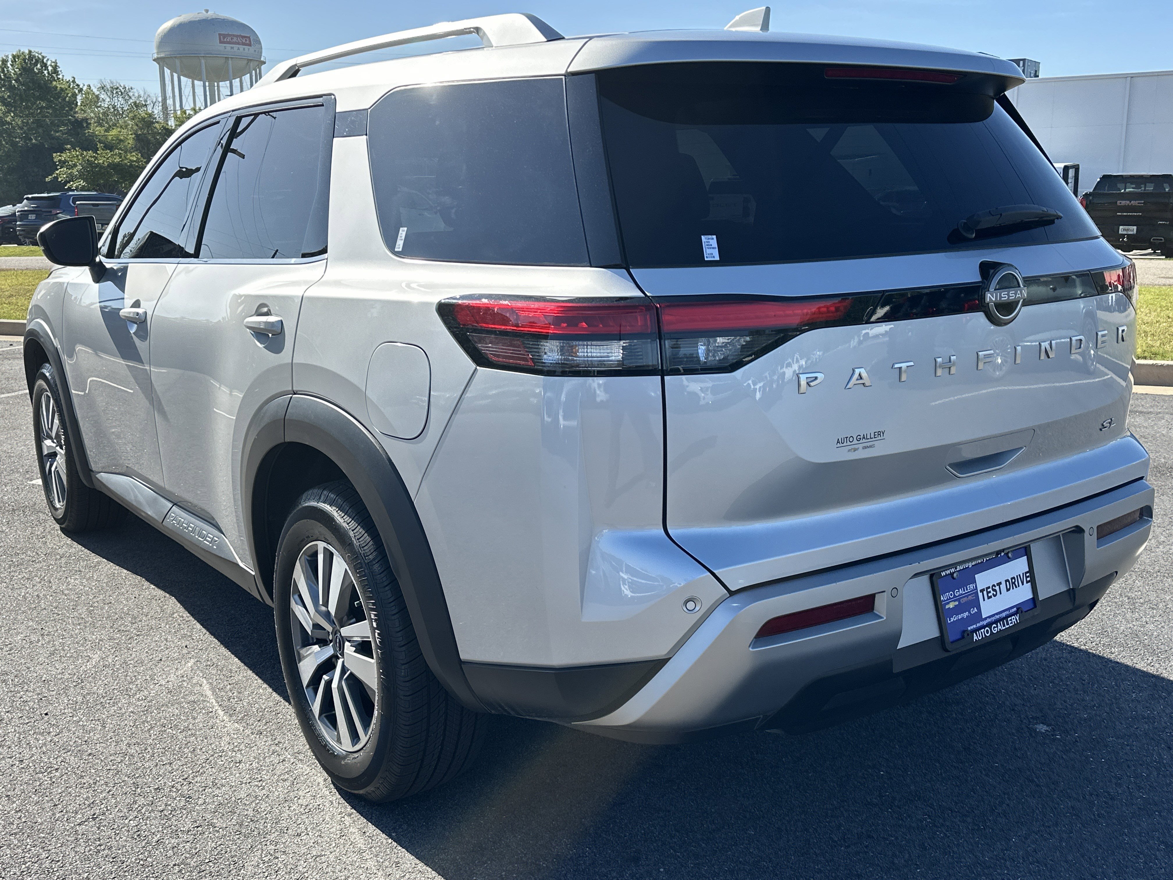 Used 2023 Nissan Pathfinder SL image 8