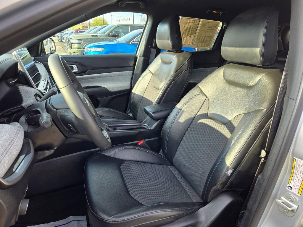 Used 2024 Jeep Compass Latitude AWD/4WD image 15