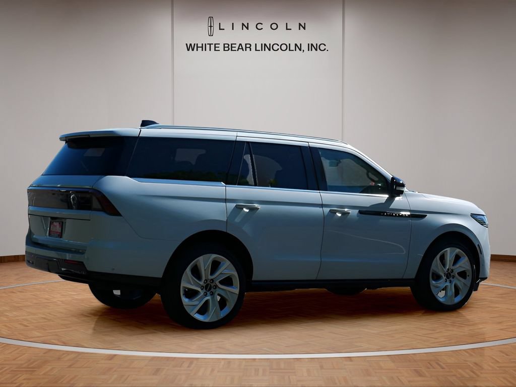 Certified 2025 Lincoln Navigator Black Label AWD/4WD image 5