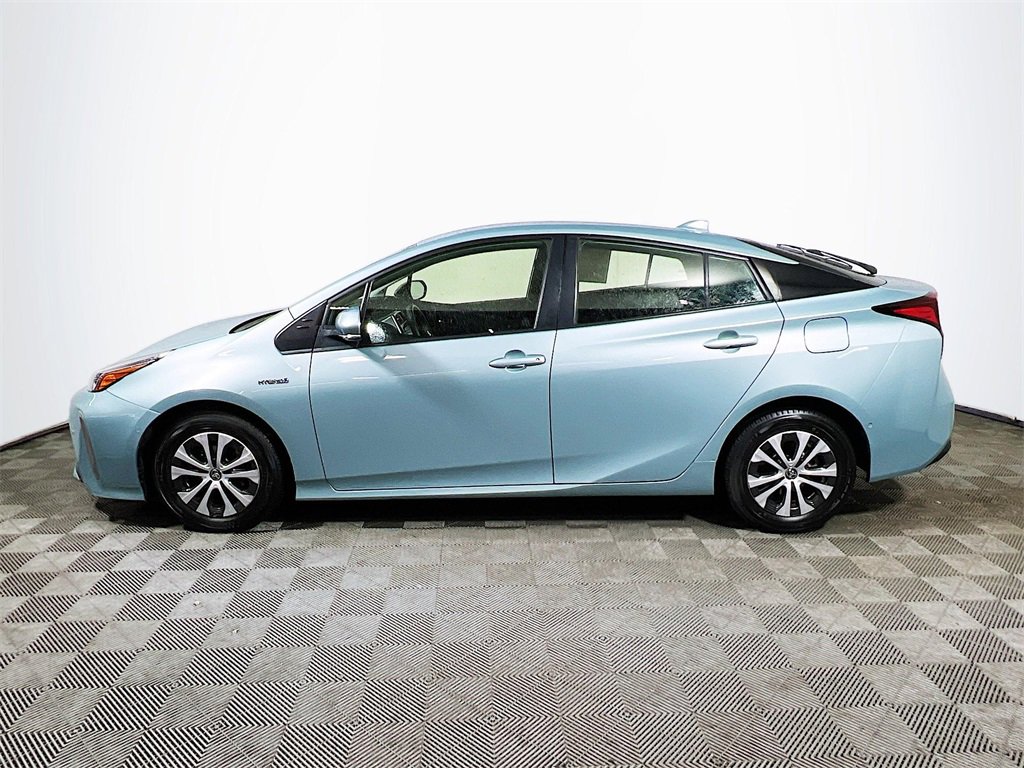 Certified 2022 Toyota Prius LE image 5