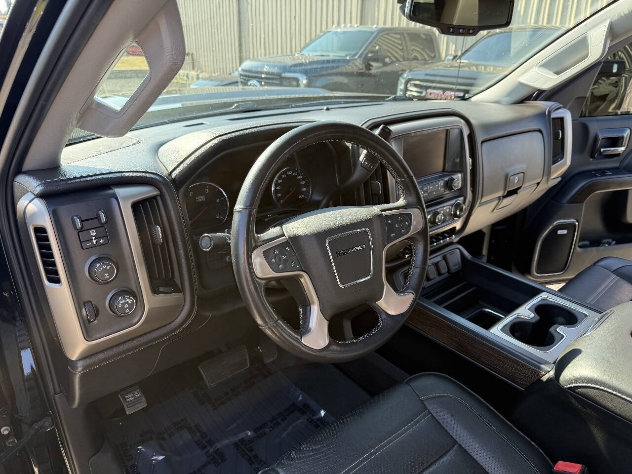 Used 2019 GMC Sierra 3500 Denali w/ Suspension Package, Off-Road AWD/4WD image 14