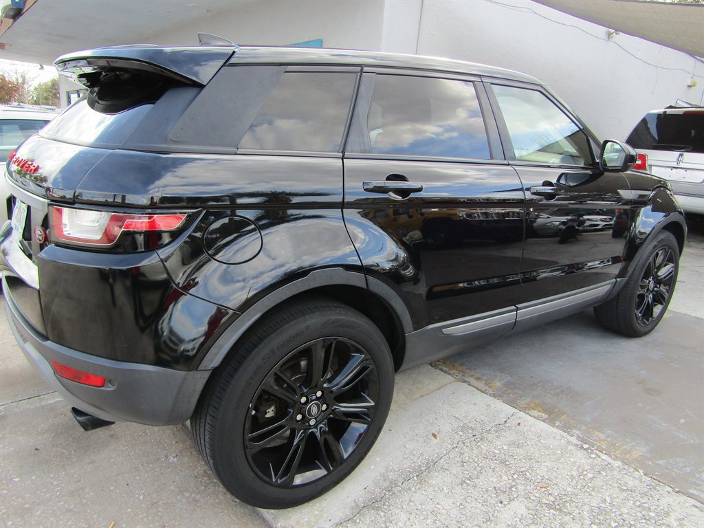 Used 2018 Land Rover Range Rover Evoque SE image 4