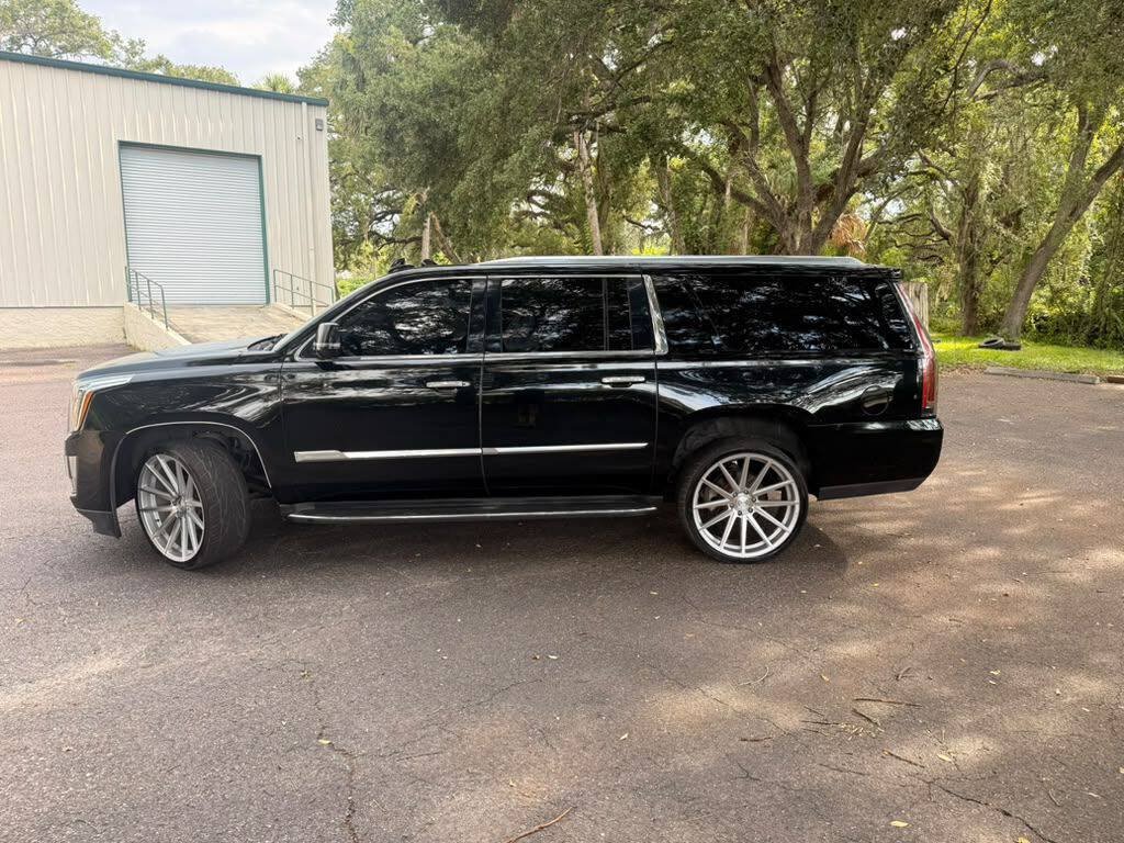 Used 2016 Cadillac Escalade ESV Luxury AWD/4WD image 9
