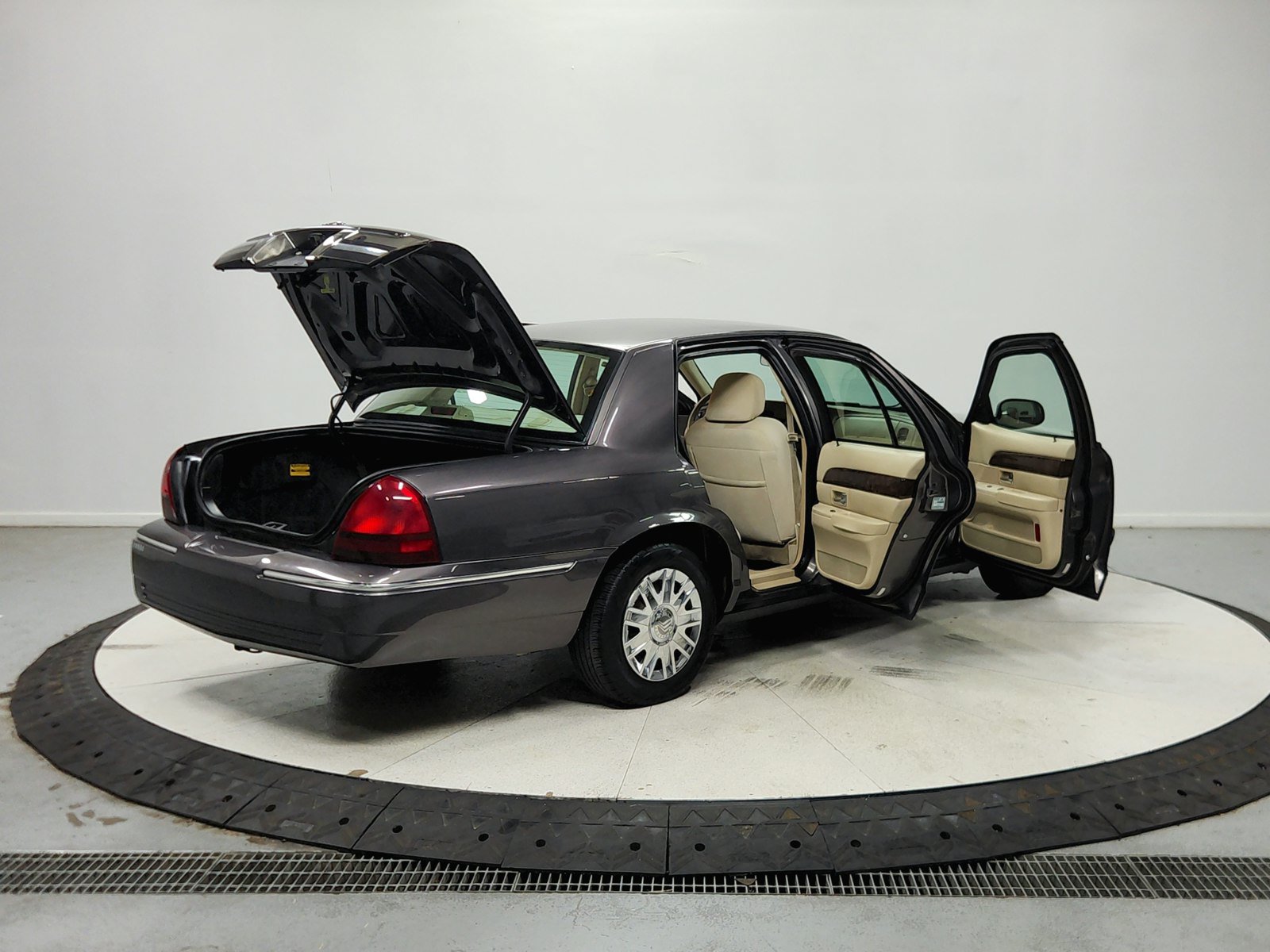 Used 2007 Mercury Grand Marquis GS RWD image 15