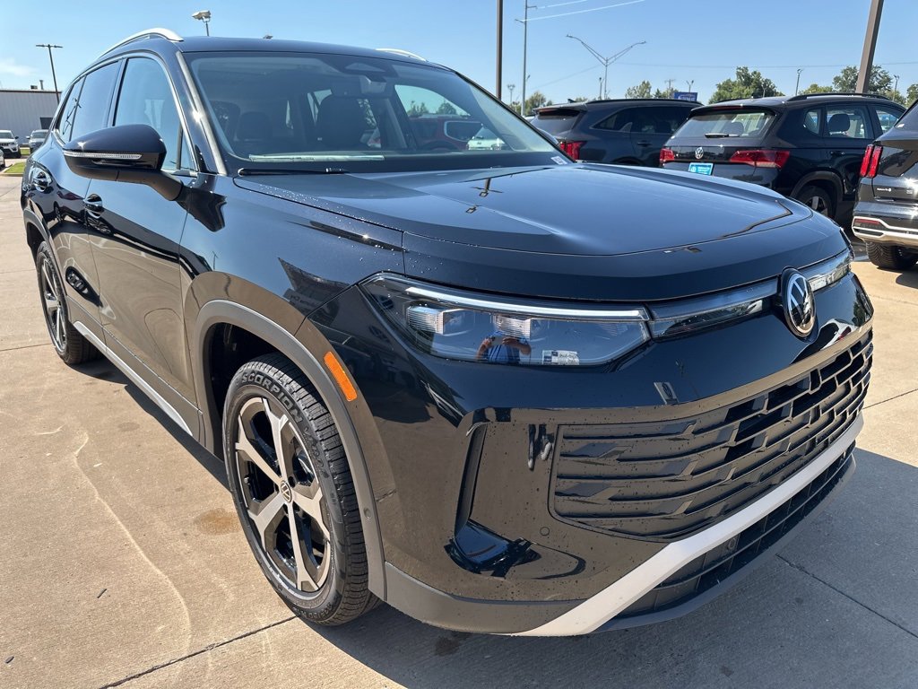 New 2025 Volkswagen Tiguan SE image 7