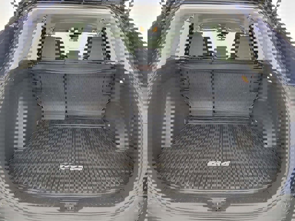 Used 2020 Toyota RAV4 XLE image 28