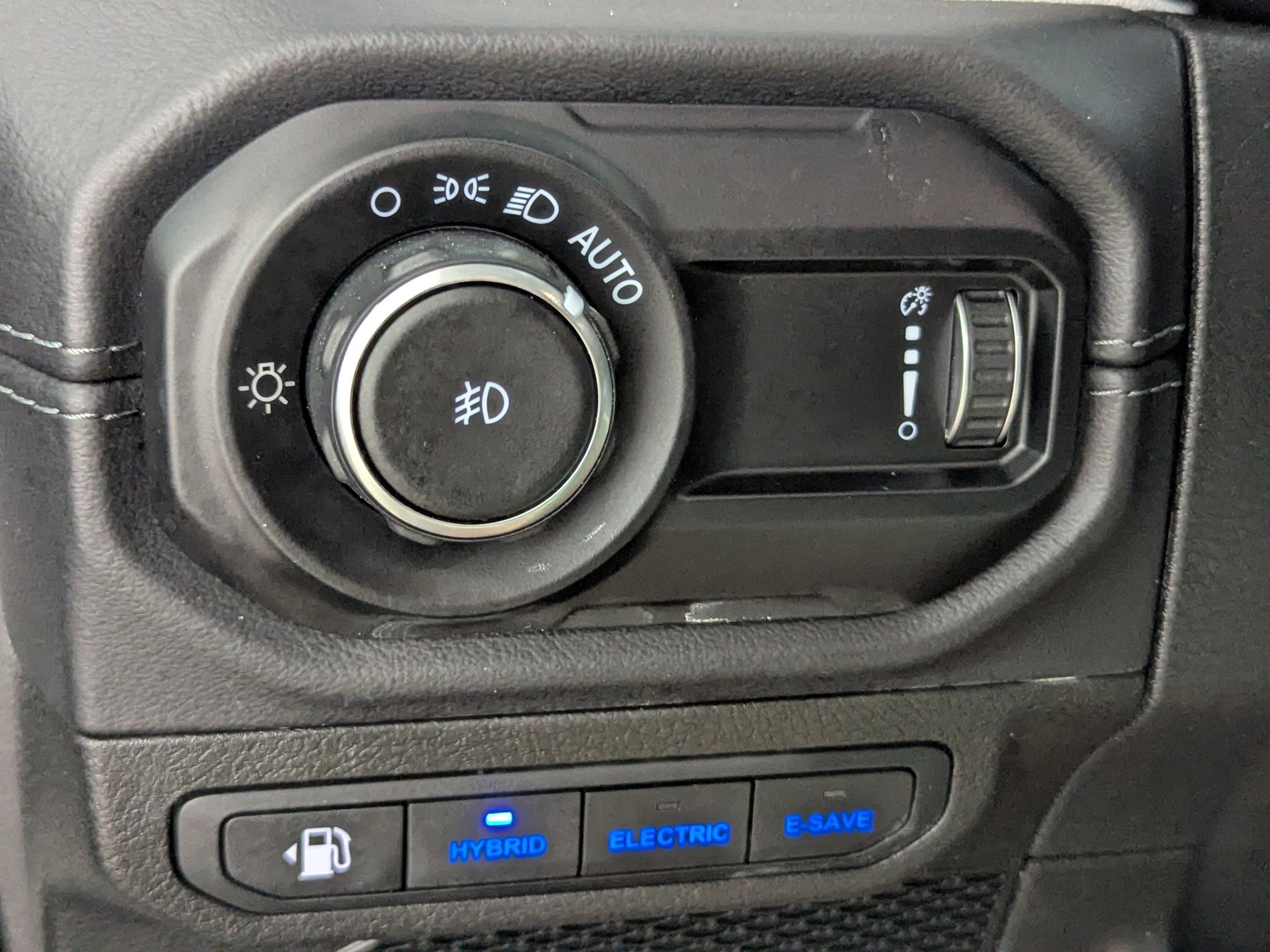 Used 2025 Jeep Wrangler Unlimited Sahara AWD/4WD image 46