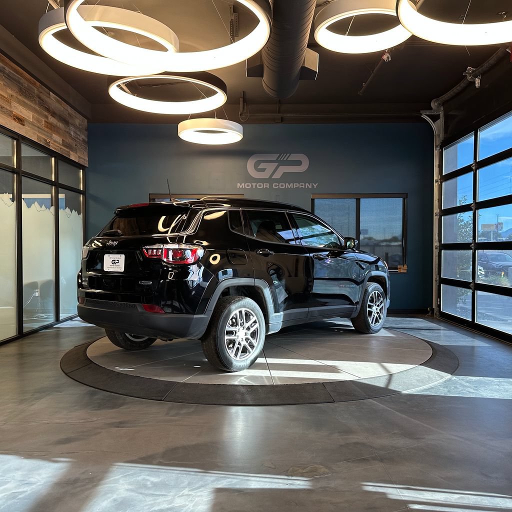 Used 2020 Jeep Compass Latitude w/ Cold Weather Group AWD/4WD image 3