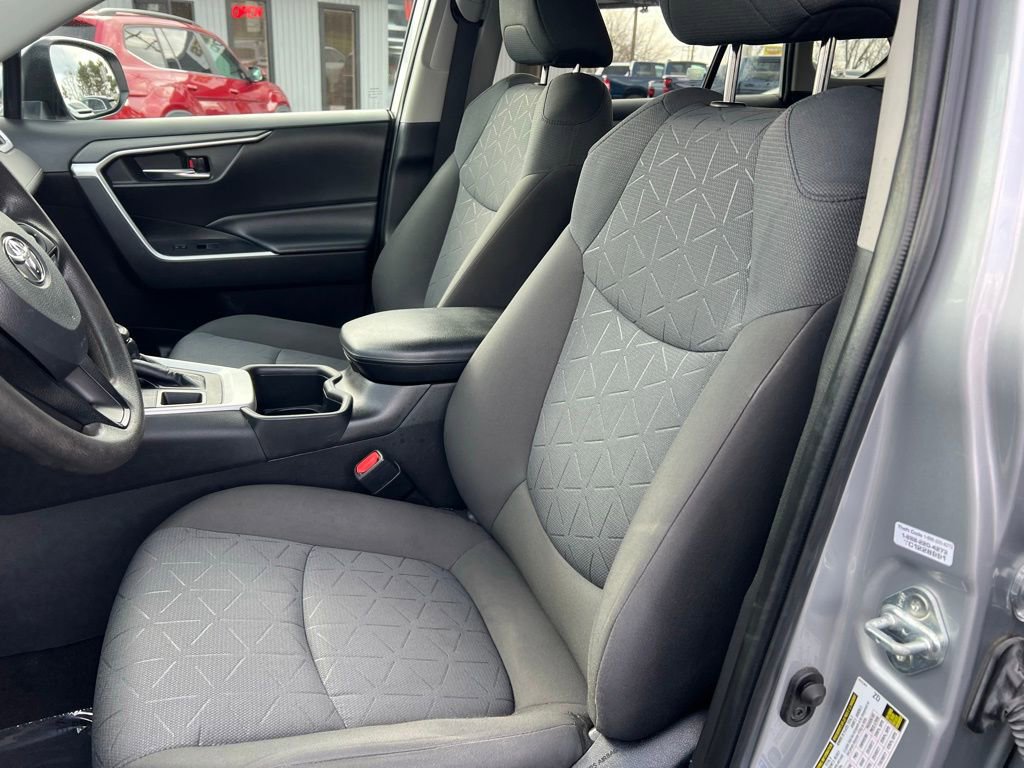 Used 2022 Toyota RAV4 XLE image 11