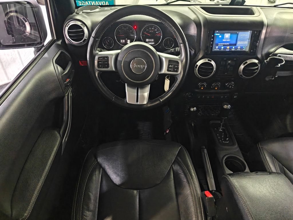 Used 2016 Jeep Wrangler Unlimited Rubicon AWD/4WD image 4