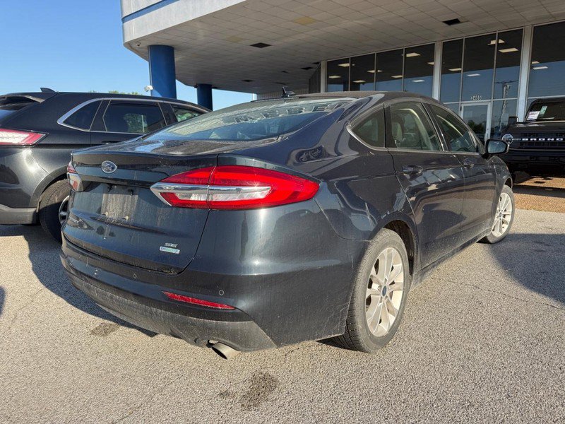 Used 2020 Ford Fusion SE FWD image 2