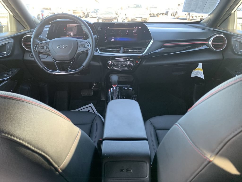 Used 2025 Chevrolet Trax RS w/ Driver Confidence Package FWD image 19