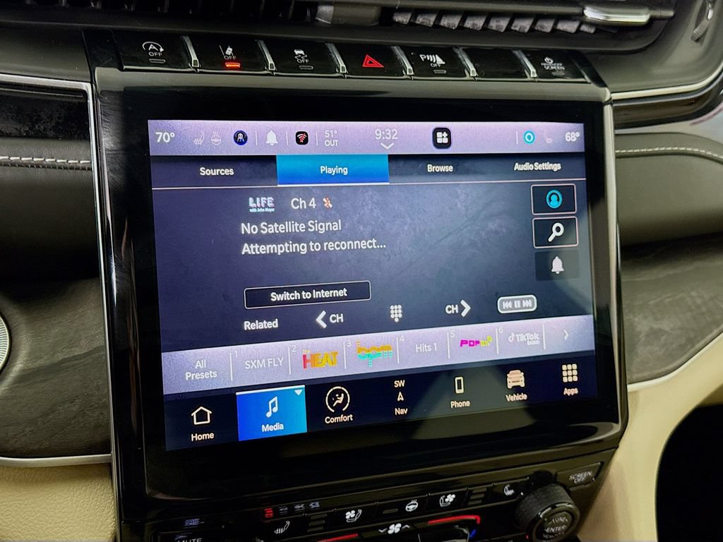 Used 2023 Jeep Grand Cherokee Limited w/ Luxury Tech Group II AWD/4WD image 8