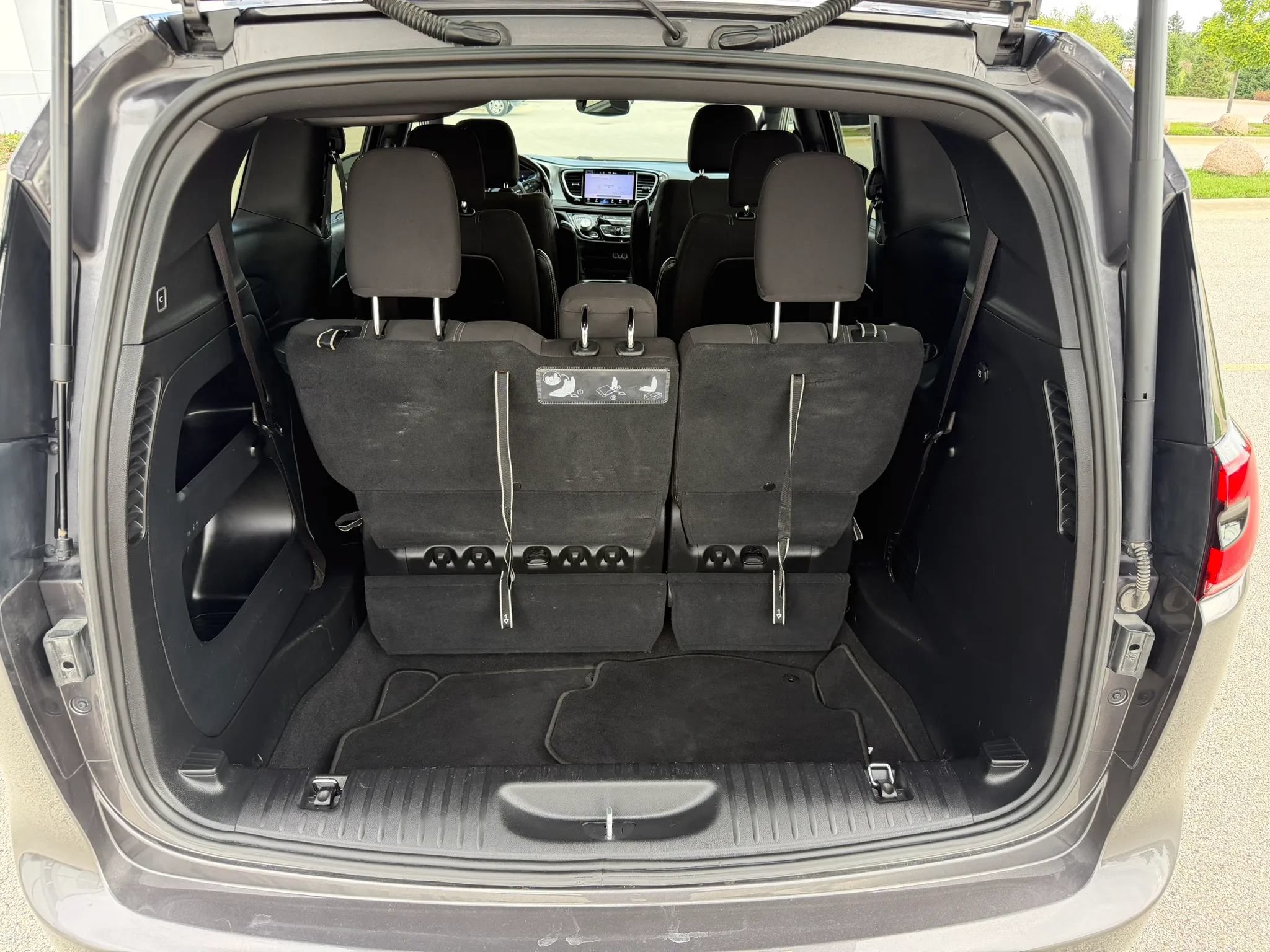 Used 2021 Chrysler Pacifica Touring w/ S Appearance Package FWD image 26